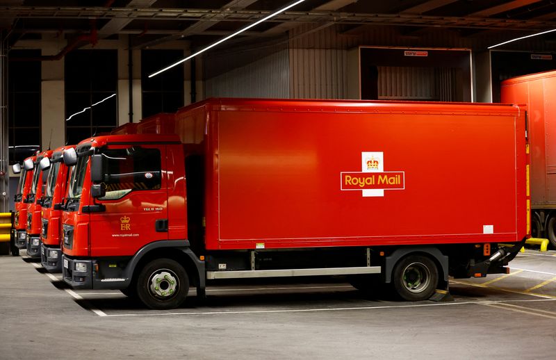 © Reuters. FILE PHOTO: A Royal Mail sign is pictured on a delivery lorry at the Mount Pleasant mail centre in London, Britain, February 2, 2023. REUTERS/Peter Cziborra/File Photo