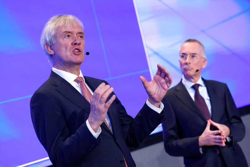 © Reuters. Peter Wennink, President and CEO of Dutch chip machine maker ASML presents his company's Q4 results, in Veldhoven, Netherlands January 24, 2024. REUTERS/Piroschka van de Wouw