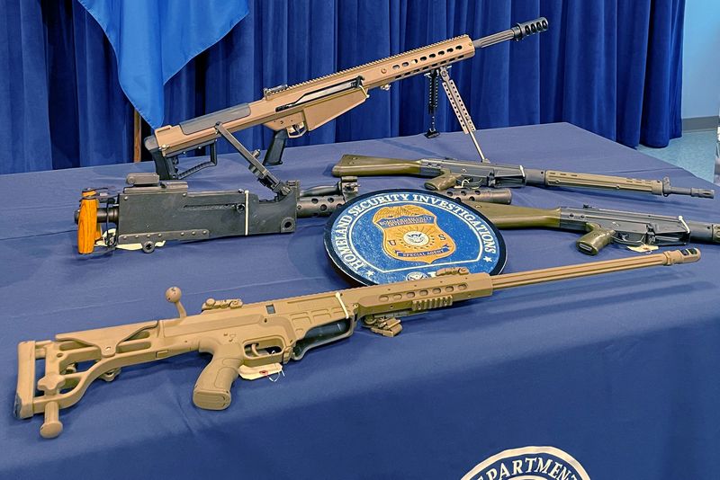 &copy; Reuters. Weapons seized by U.S. authorities that had been destined for illegal export to Haiti are displayed during a news conference in Miami, Florida, U.S. August 17, 2022. REUTERS/Brian Ellsworth/File Photo