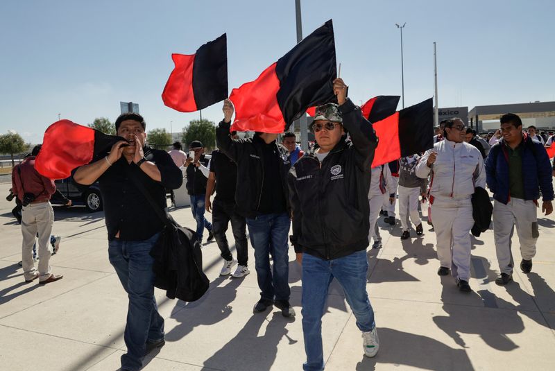Carmaker Audi’s Mexico union workers strike over wage increase