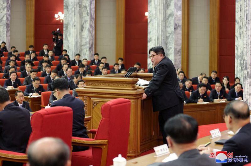 © Reuters. North Korean leader Kim Jong Un attends the 19th expanded political bureau meeting of the 8th Central Committee of the Workers' Party of Korea, which was held from January 23 to 24, in Pyongyang, North Korea, in this image released by the Korean Central News Agency on January 25, 2024. KCNA via REUTERS  