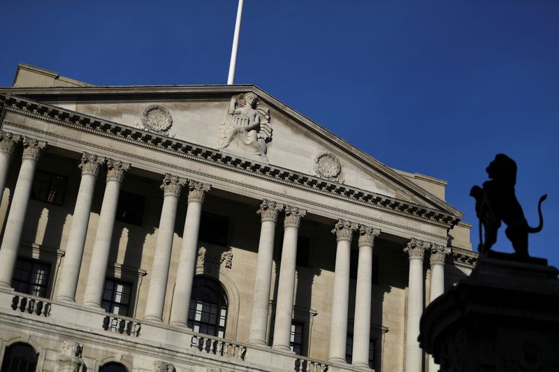 &copy; Reuters. FILE PHOTO: A statue is silhouetted against the Bank of England in the City of London, Britain, December 12, 2017. REUTERS/Clodagh Kilcoyne/File Photo