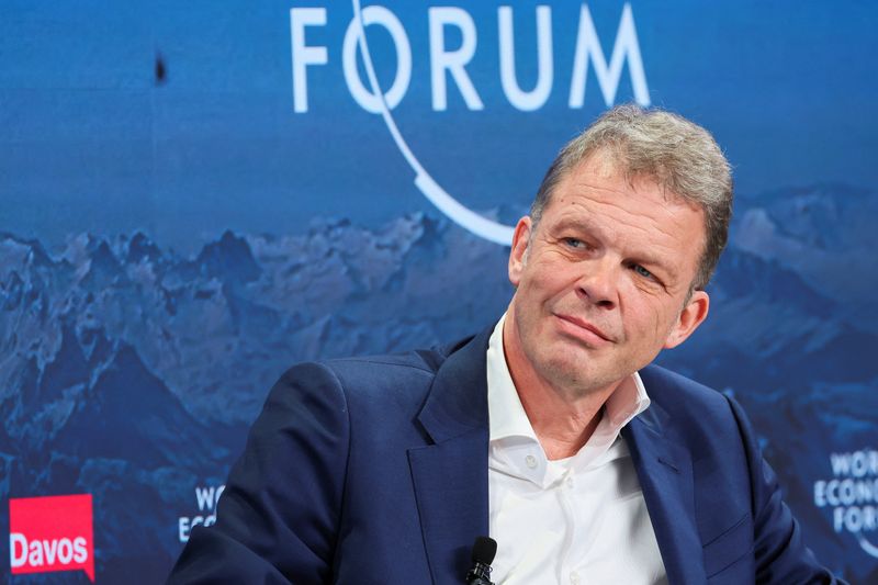 &copy; Reuters. Christian Sewing, CEO of Deutsche Bank, attends the 54th annual meeting of the World Economic Forum, in Davos, Switzerland, January 18, 2024. REUTERS/Denis Balibouse/ File Photo