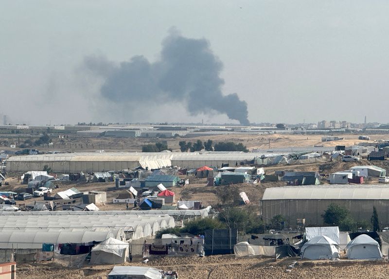 &copy; Reuters. Fumaça é vista durante operação terrestre israelense em Khan Younis
25/01/2024
REUTERS/Bassam Masoud