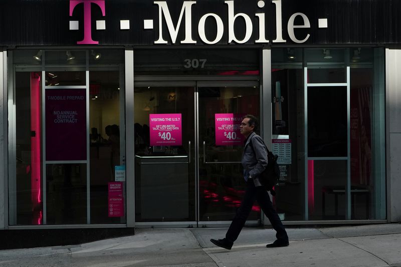 &copy; Reuters. A T-Mobile store is pictured in the Manhattan borough of New York, New York, U.S., May 20, 2019. REUTERS/Carlo Allegri/File Photo