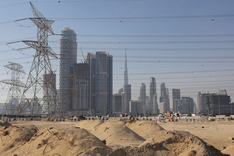 &copy; Reuters. A construction site is seen, with the Dubai skyline including the Burj Khalifa tower visible in the background, in Dubai, United Arab Emirates, January 24, 2024. REUTERS/Amr Alfiky