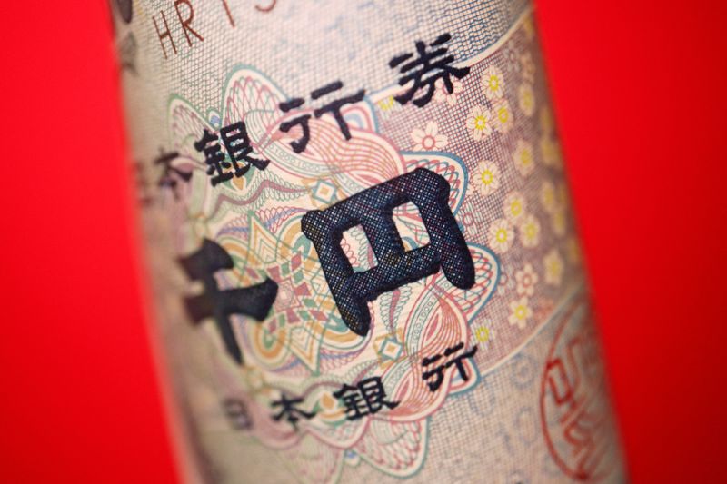 &copy; Reuters. FILE PHOTO: A banknote of Japanese yen is seen in this illustration picture taken June 15, 2022. REUTERS/Florence Lo/Illustration/File Photo