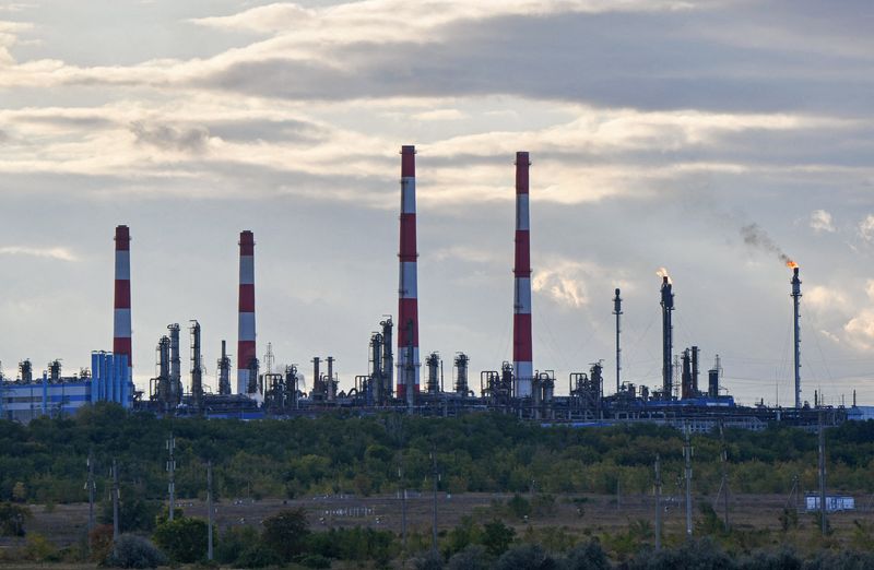 &copy; Reuters. FILE PHOTO: A view shows the Orenburg gas processing plant of Gazprom in the Orenburg Region, Russia September 1, 2023. REUTERS/Alexander Manzyuk/File Photo