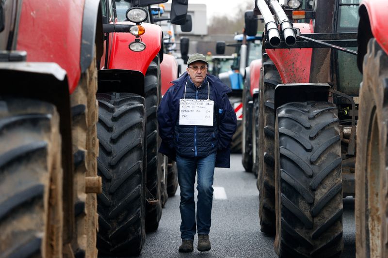 &copy; Reuters. Les agriculteurs français protestent à Chamant, près de Paris. /Photo prise le 26 janvier 2024/REUTERS/Abdul Saboor