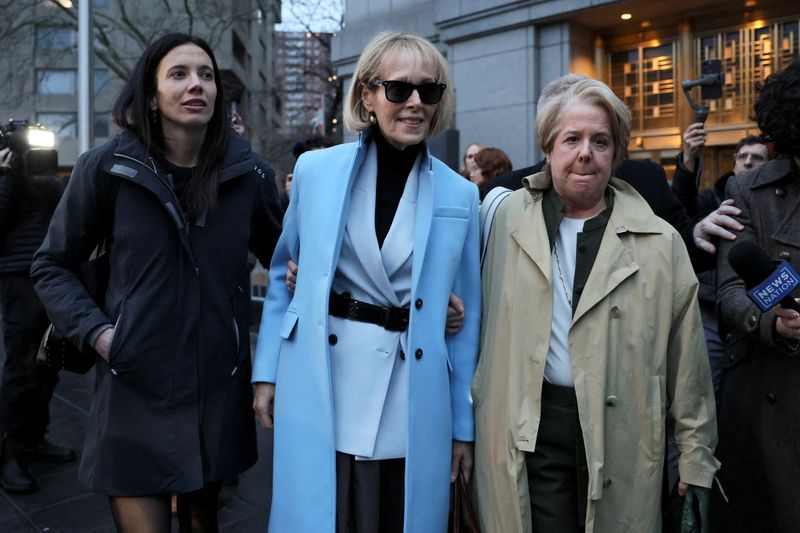 &copy; Reuters. E. Jean Carroll walks outside Manhattan Federal Court on the day of the second civil trial, after she accused former U.S. President Donald Trump of raping her decades ago, in New York City, U.S., January 25, 2024. REUTERS/Brendan Mcdermid