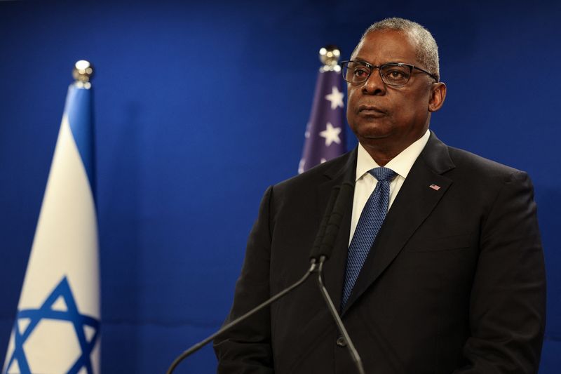 &copy; Reuters. U.S. Secretary of Defense Lloyd Austin looks on during a joint press conference with Israeli Defense Minister Yoav Gallant at Israel's Ministry of Defense in Tel Aviv, Israel December 18, 2023. REUTERS/Violeta Santos Moura
