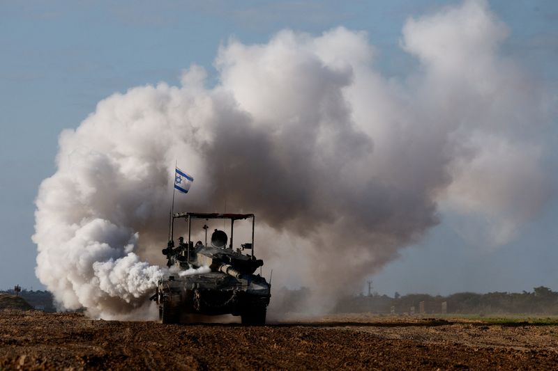 © Reuters. FILE PHOTO: An Israeli tank manoeuvres near the Israel-Gaza border, amid the ongoing conflict between Israel and the Palestinian Islamist group Hamas, in Israel, January 24, 2024. REUTERS/Amir Cohen 