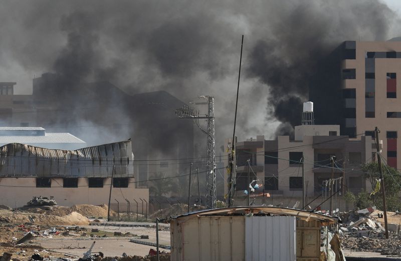 &copy; Reuters. Ataque israelense em Khan Younis, sul de Gaza
 25/1/2024   REUTERS/Ibraheem Abu Mustafa