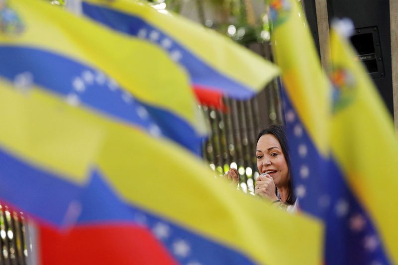 © Reuters. Venezuelan opposition presidential candidate Maria Corina Machado addresses supporters during an event, in Caracas, Venezuela  January 23, 2024. REUTERS/Leonardo Fernandez Viloria
