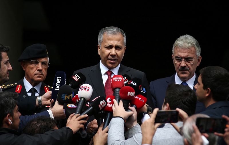 &copy; Reuters. وزير الداخلية التركي علي يرلي قايا يتحدث أمام مقر الوزارة في أنقرة في الأول من أكتوبر تشرين الأول 2023. تصوير: تشالا جوردوغان - رويترز