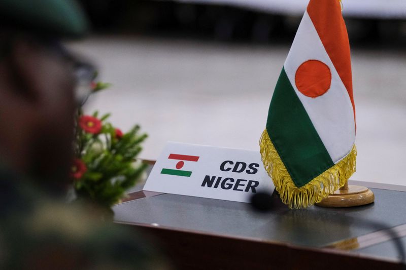 &copy; Reuters. Imagen de archivo de un alto cargo militar de Níger en una reunión del CEDEAO en Acra, Ghana. 17 agosto 2023. REUTERS/Francis Kokoroko