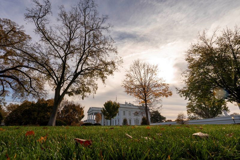 &copy; Reuters. A general view of the White House in the early morning prior to U.S. President Joe Biden visiting Arlington Cemetery for Veterans Day, in Washington, U.S., November 11, 2023. REUTERS/Ken Cedeno/File Photo