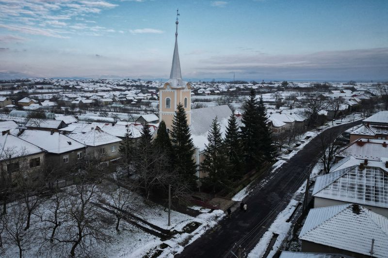 &copy; Reuters. An aerial view shows the village of Dertsen where the majority of residents are ethnic Hungarians, amid Russia's attack on Ukraine, in Zakarpattia region, Ukraine November 29, 2023. REUTERS/Thomas Peter