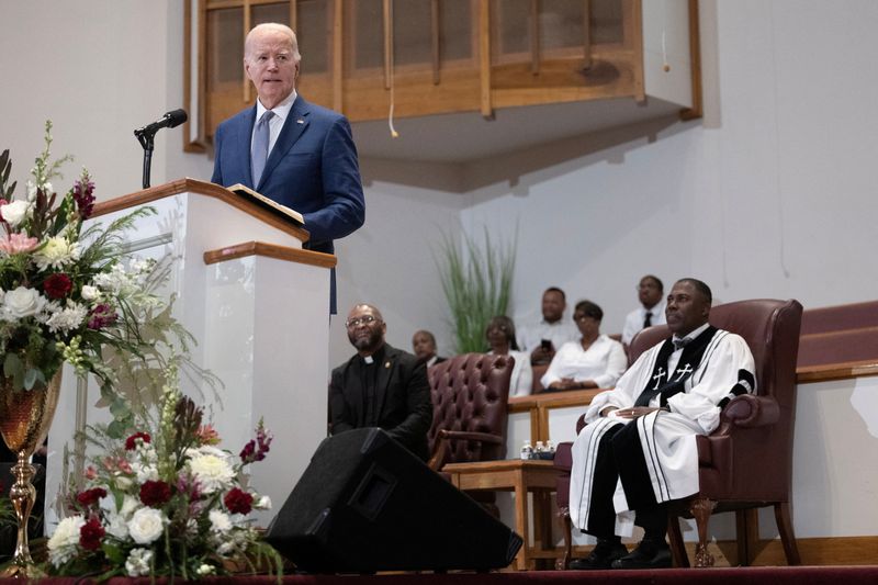 &copy; Reuters. U.S. President Joe Biden speaks during a church service at Saint John Baptist Church in West Columbia, South Carolina, U.S., January 28, 2024. REUTERS/Tom Brenner