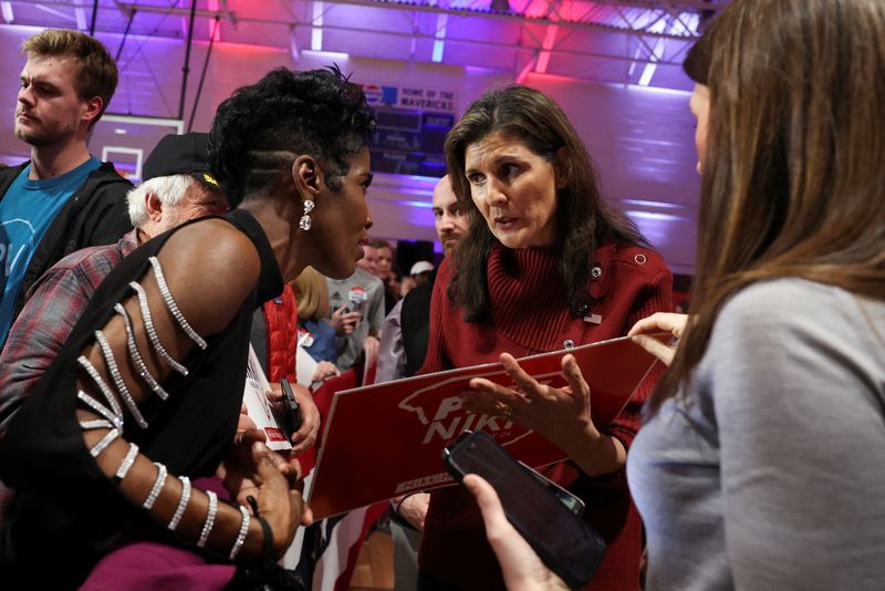 &copy; Reuters. Republican presidential candidate and former U.S. Ambassador to the United Nations Nikki Haley speaks with a supporter during a campaign visit ahead of the South Carolina Republican presidential primary election in Mauldin, South Carolina, U.S. January 27
