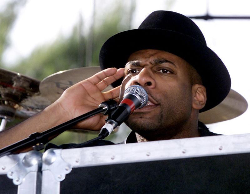 © Reuters. Jam Master Jay performs in Las Vegas. May 12,  2001. REUTERS/Ethan Miller/File Photo