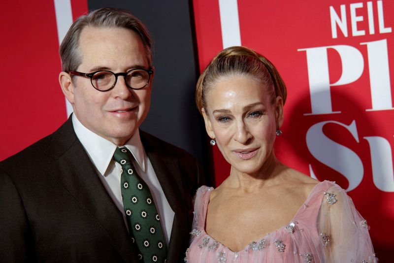 &copy; Reuters. Sarah Jessica Parker e Matthew Broderick chegam para estreia de sua nova peça "Plaza Suite", em Nova York
28/03/2022 REUTERS/Eduardo Munoz