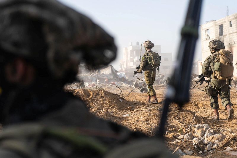 &copy; Reuters. イスラエルのガラント国防相は２９日、イスラム組織ハマスの戦闘員の４分の１が殺害され、少なくとも４分の１が負傷したと述べた。提供画像（２０２４年　ロイター）