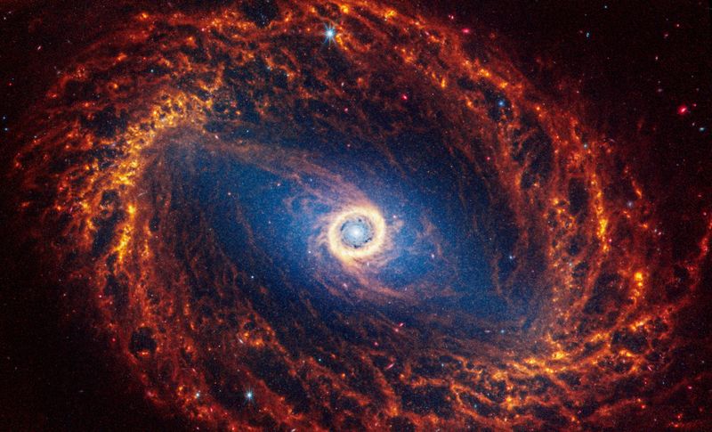 &copy; Reuters. La galaxia espiral NGC 1512, situada a 30 millones de años luz de la Tierra, en una imagen sin fechar del telescopio espacial James Webb. NASA, ESA, CSA, STScI, Janice Lee (STScI), Thomas Williams (Oxford) y el equipo de PHANGS/Handout via REUTERS. 