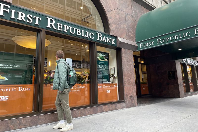 © Reuters. FILE PHOTO: A branch of First Republic Bank is seen after Jamie Dimon's JPMorgan Chase & Co emerged as the winner of a weekend auction of the bank in San Franciso, California, U.S. May 1, 2023.  REUTERS/Hyun Joo Jin
