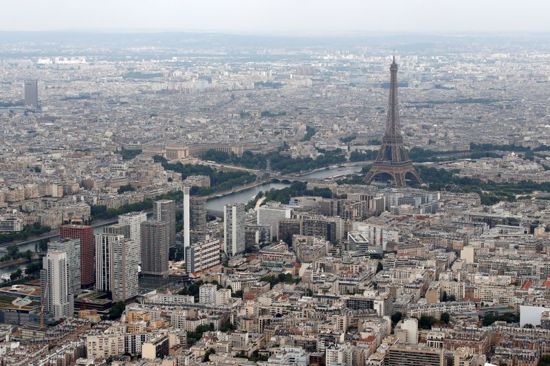 &copy; Reuters. 　１月３０日、フランス国立統計経済研究所（ＩＮＳＥＥ）が発表した昨年第４・四半期の国内総生産（ＧＤＰ）速報値は前期比横ばいだった。写真は２０１９年７月、パリ上空で撮影（２