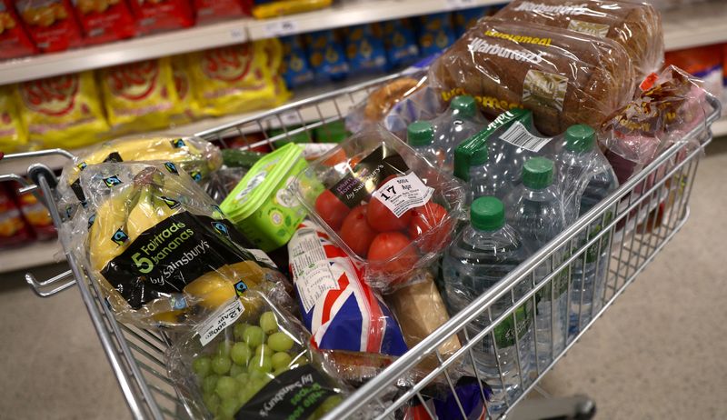 &copy; Reuters. FILE PHOTO: A shopper pushes a trolley in a supermarket in London, Britain April 11, 2017. REUTERS/Neil Hall/File Photo