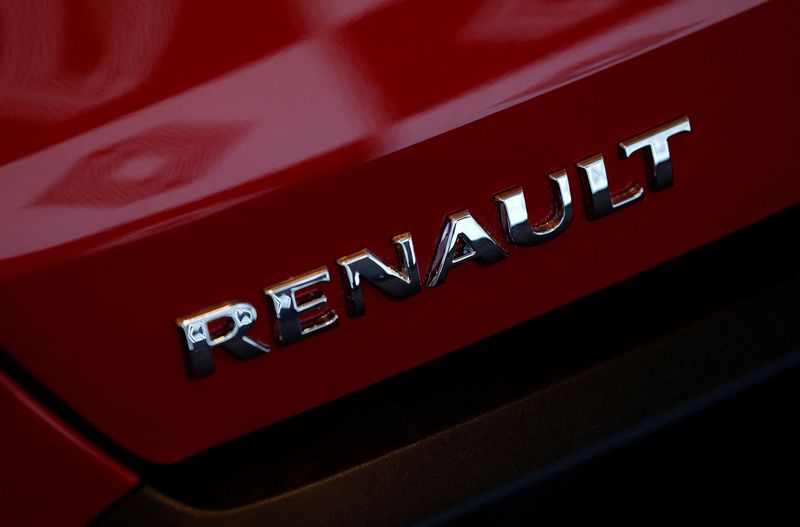 &copy; Reuters. Le logo de Renault sur le coffre de la nouvelle voiture Kwid lors d'un événement à New Delhi, en Inde. /Photo prise le 9 janvier 2024/REUTERS/Sahiba Chawdhary