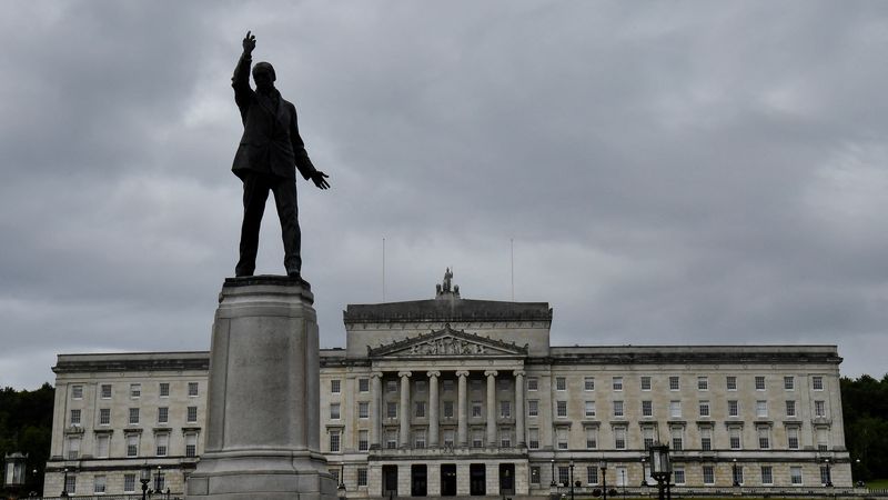 &copy; Reuters. Imagen de archivo del Parlamento de Stormont en Belfast, Irlanda del Norte. 13 junio 2022. REUTERS/Clodagh Kilcoyne