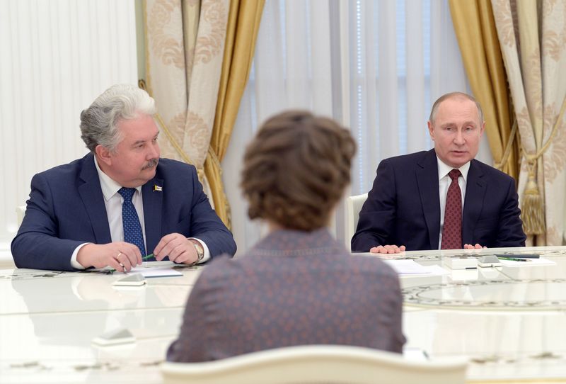 &copy; Reuters. Putin em reunião com Ksenia Sobchak e Sergei Baburine no Kremlin
 19/3/2018    Sputnik/Alexei Nikolsky/Kremlin via REUTERS