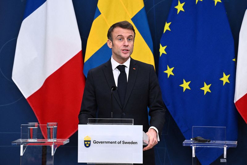 &copy; Reuters. Le président français Emmanuel Macron tient une conférence de presse avec le Premier ministre suédois Ulf Kristersson après des délibérations à Rosenbad, à Stockholm, en Suède. /Photo prise le 30 janvier 2024/REUTERS/Claudio Bresciani/TT News Ag