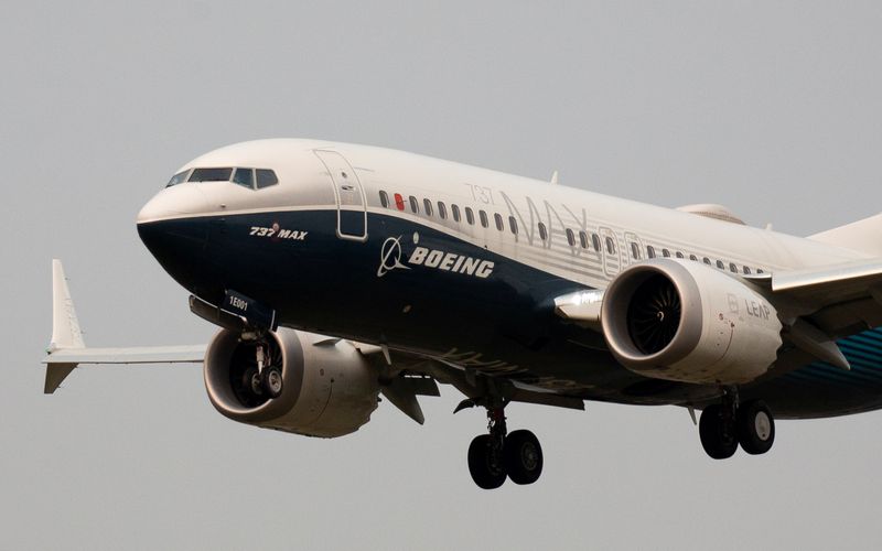 © Reuters. FILE PHOTO: A Boeing 737 MAX 7 aircraft piloted by Federal Aviation Administration (FAA) Chief Steve Dickson lands during an evaluation flight at Boeing Field in Seattle, Washington, U.S. September 30, 2020. REUTERS/Lindsey Wasson/File Photo