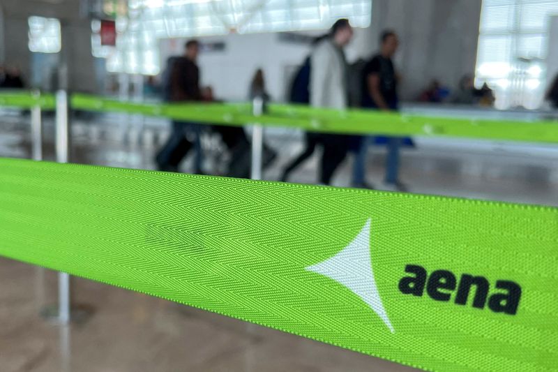 &copy; Reuters. FILE PHOTO: The logo of Spanish airports operator Aena is seen at the Adolfo Suarez Barajas airport in Madrid, Spain, February 21, 2023. REUTERS/Violeta Santos Moura/File Photo
