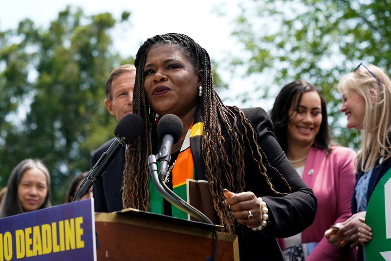 &copy; Reuters. FILE PHOTO: U.S. Representative Cori Bush (D-MO) speaks in support of the removal of the ratification deadline for the Equal Rights Amendment (ERA) during a news conference at the U.S. Capitol in Washington, U.S., April 27, 2023. REUTERS/Elizabeth Frantz