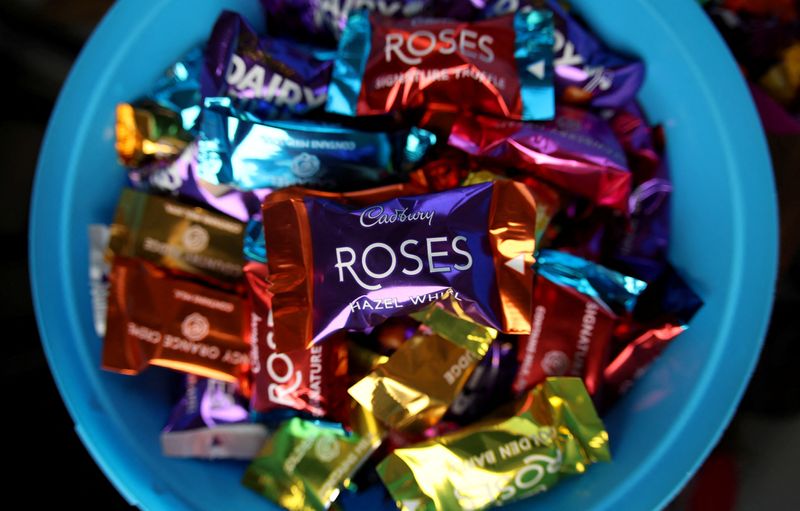 © Reuters. FILE PHOTO: Cadbury Roses chocolates are seen in this illustration taken November 29, 2023. REUTERS/Phil Noble/Illustration