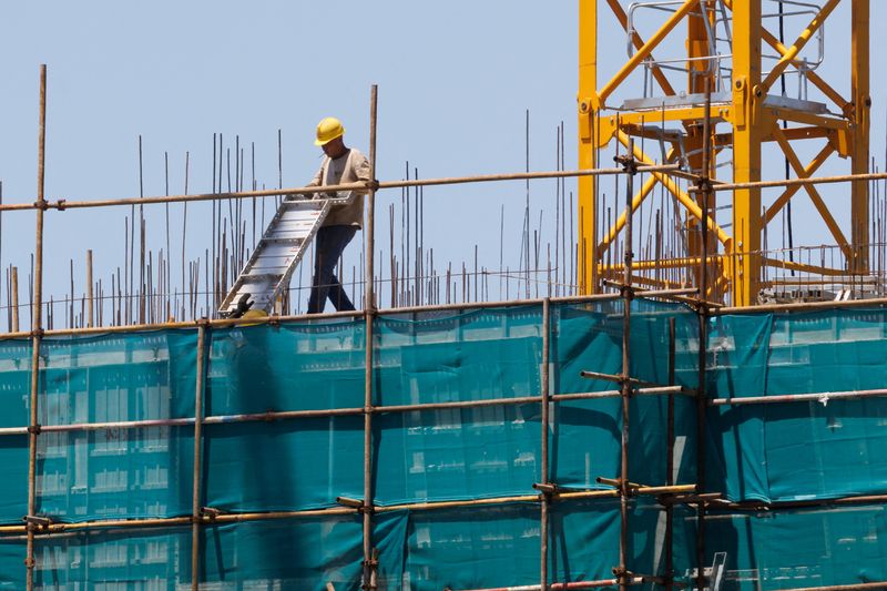 &copy; Reuters. A man works at a construction site of apartment buildings in Beijing, China, July 15, 2022. REUTERS/Thomas Peter