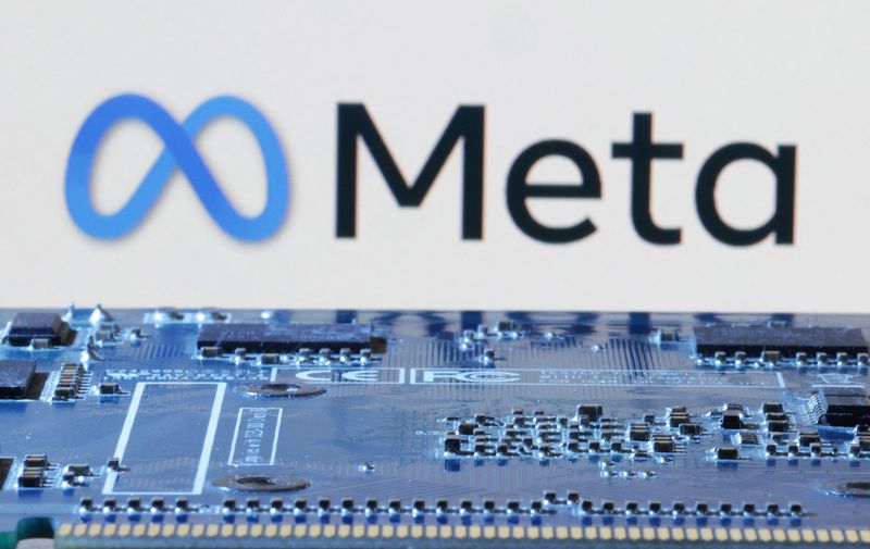 &copy; Reuters. FOTO DE ARCHIVO. Imagen de ilustración del logo de Meta cerca de la placa base de un ordenador. 8 de enero de 2024. REUTERS/Dado Ruvic