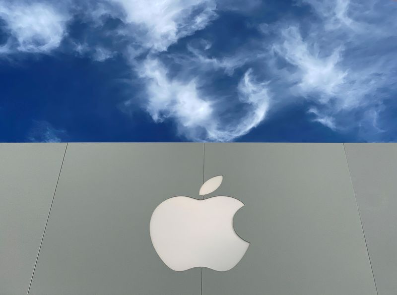 &copy; Reuters. FILE PHOTO: The Apple logo is shown atop an Apple store at a shopping mall in La Jolla, California, U.S., December 17, 2019, 2019.  REUTERS/Mike Blake/File Photo