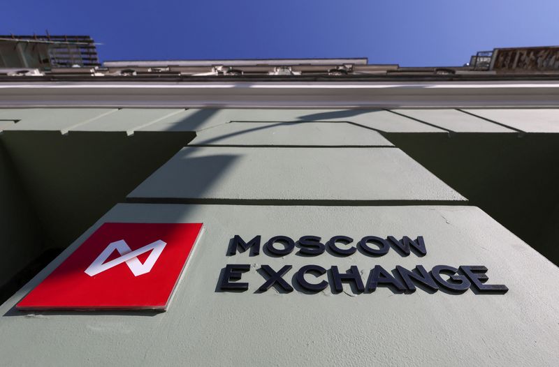 &copy; Reuters. FILE PHOTO: A board with the logo is on display outside the office of the Moscow Exchange in the capital city of Moscow, Russia March 24, 2022. REUTERS/Maxim Shemetov/File Photo