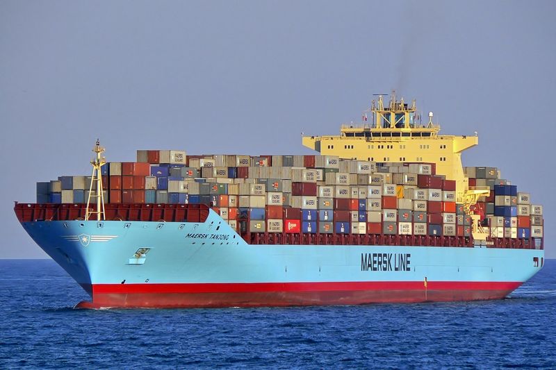 © Reuters. The Maersk Tanjong cargo ship enters the port of Valencia, Spain, September 29, 2007. Manuel Hernandez/Handout via REUTERS   THIS IMAGE HAS BEEN SUPPLIED BY A THIRD PARTY