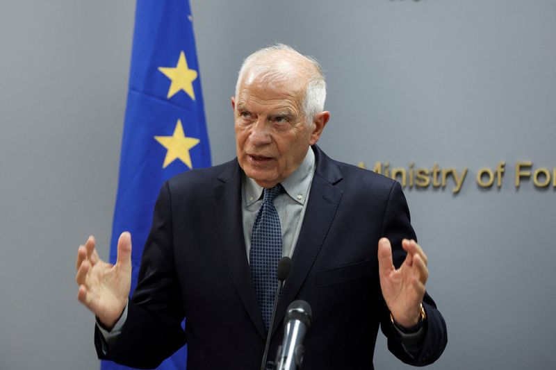&copy; Reuters. Imagen de archivo del jefe de la diplomacia de la Unión Europea, Josep Borrell, durante una conferencia de prensa en Beirut, Líbano. 6 enero 2024. REUTERS/Mohamed Azakir