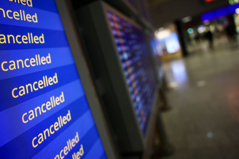 &copy; Reuters. Liste des vols annulés à l'aéroport de Francfort, Allemagne. /Photo prise le 27 mars 2023/REUTERS/Kai Pfaffenbach