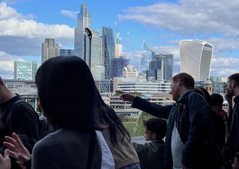 &copy; Reuters. FILE PHOTO: People look at a a view of the City of London skyline in London, Britain, September 23, 2023. REUTERS/Suzanne Plunkett/File Photo