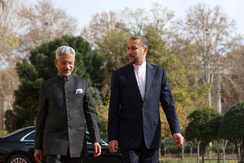 &copy; Reuters. Foto de archivo del ministro de Exteriores de Irán, Hossein Amir-Abdollahian, con su par indio, Subrahmanyam Jaishankar, en Teheran
Ene 15, 2024. Majid Asgaripour/WANA (West Asia News Agency) via REUTERS/
