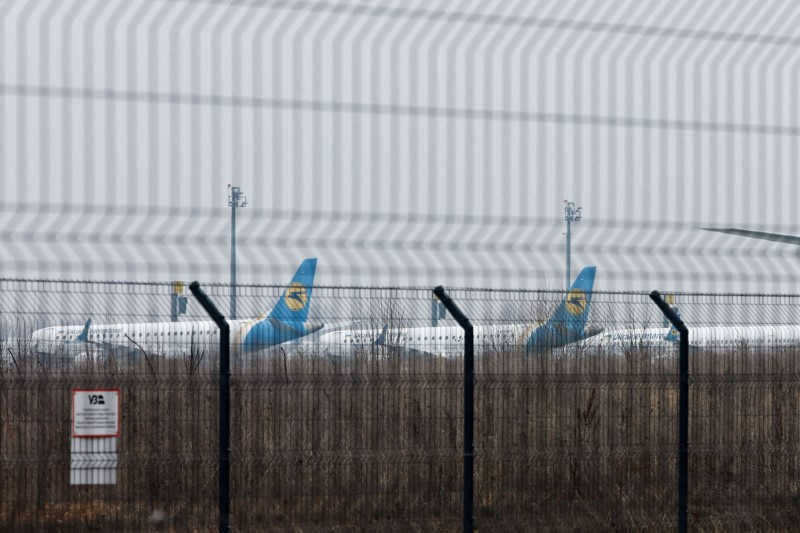 &copy; Reuters. FILE PHOTO: Parked planes are seen at Boryspil International Airport after Russia invaded Ukraine on February 24, 2022. REUTERS/Umit Bektas/File Photo 