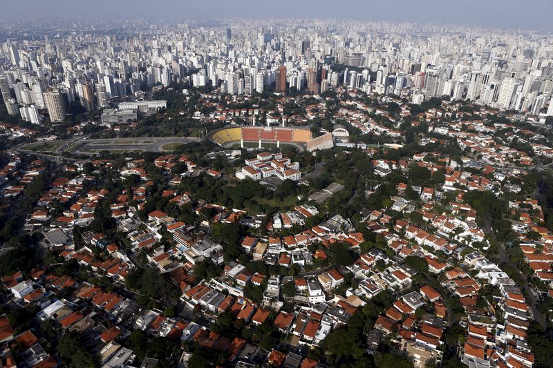 &copy; Reuters. Vista aérea do bairro do Pacaembu em São Paulo em 2015 
12/04/2015
REUTERS/Paulo Whitaker